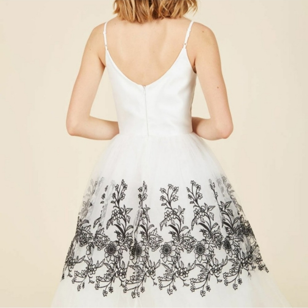 NWT Chi Chi London White Dress with Black Embroidery Fairy Glinda Princess Ball - Picture 3 of 17